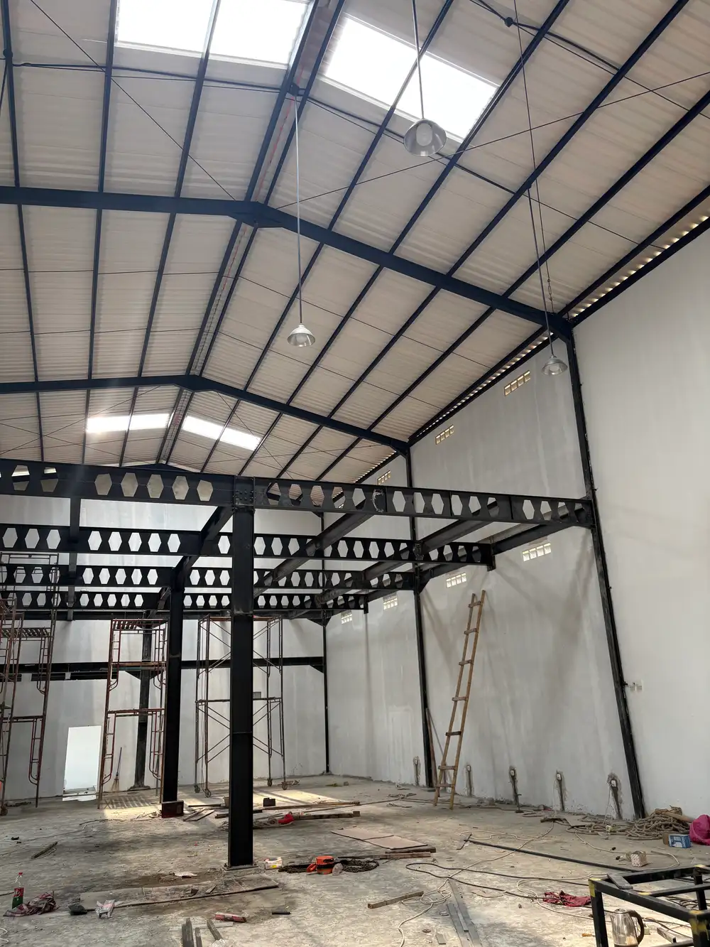 Dokumentasi pekerjaan pembangunan bangunan workshop oleh Solusi Bangun Jaya