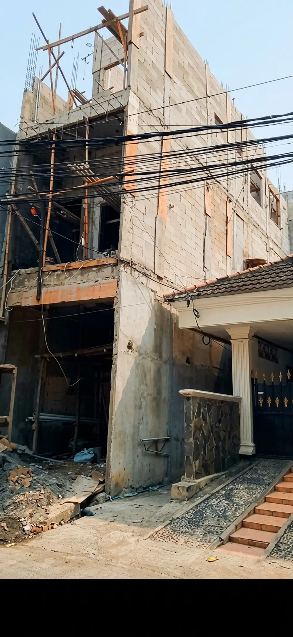 Dokumentasi lanjutan proses pembangunan kost bertingkat di Jakarta Barat